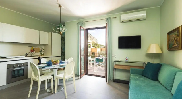 Olga's Apartment by DomuSicily, Book Apartment Hotels in Sicily with Parking, Parking