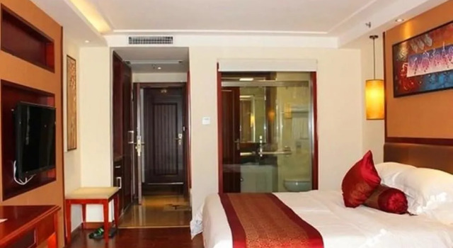 Yihua Riverview Hot Spring Holiday Hotel