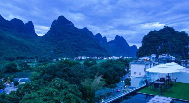 Huaye Travel Designer Hotel (Yangshuo Yulong River Resort Eternal Love Branch)
