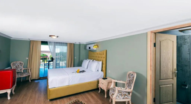 Двухместный номер Deluxe с балконом и с видом на море Belizi Hotel