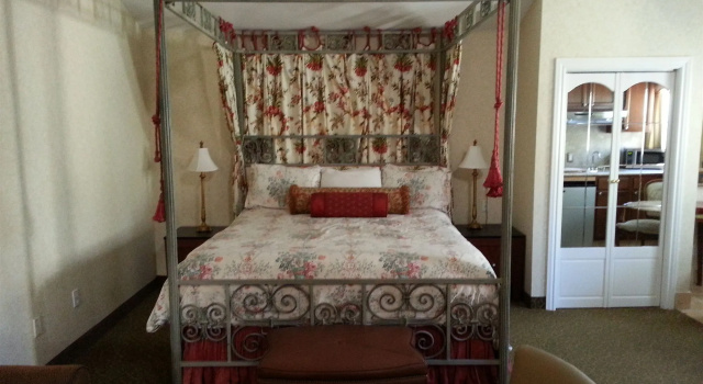 The Vendange Carmel Inn & Suites, Забронировать Отель Отели Кармел с парковкой, рядом с Дегустационный зал винодельческого хозяйства Scheid, Парковка
