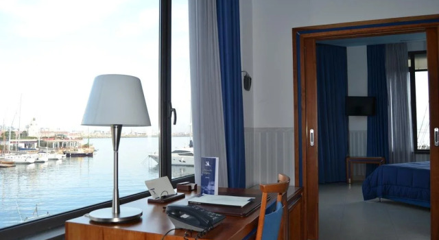 Transatlantico, Buchen Sie Hotel Lungomare Caracciolo Neapel