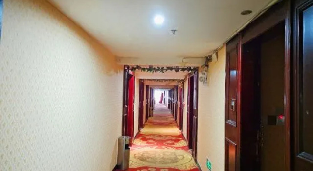 Yangguang Hotel, Rezervovat Hotel Hotely v Cheng-jang s parkováním, Parkování