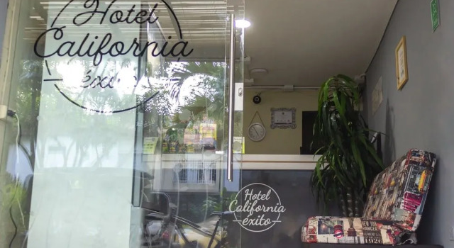 Hotel California Exito, Забронировать Отель Лаурелес-Эстадио Медельин, рядом с Конгресс-центр Plaza Mayor