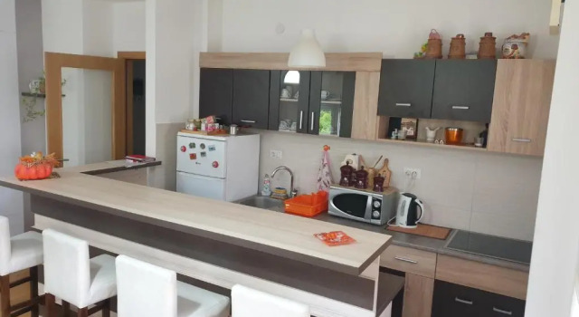 Apartment Lux Lomina, Buchen Sie Ferienwohnung Čačak 
