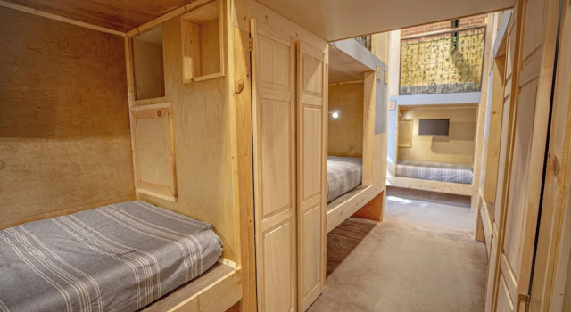 Кровать в общем номере Social Stays - Santa Barbaras FIRST hostel on State Street