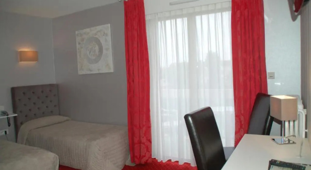 Трёхместный номер Standard Hôtel de LAvenue