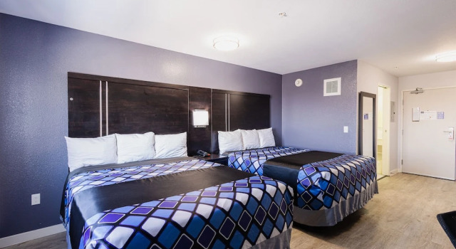 Четырёхместный люкс Coratel Inn and Suites By Jasper Saint Paul Minneapolis Inver Grove Heights
