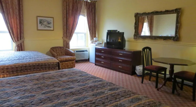 Четырёхместный номер Classic Auberge Montebello