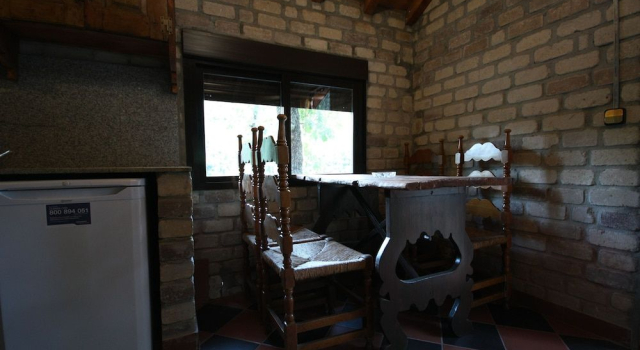 cabañas bungalow albergue camping valle do seo, Prenota Hotel Trabadelo 