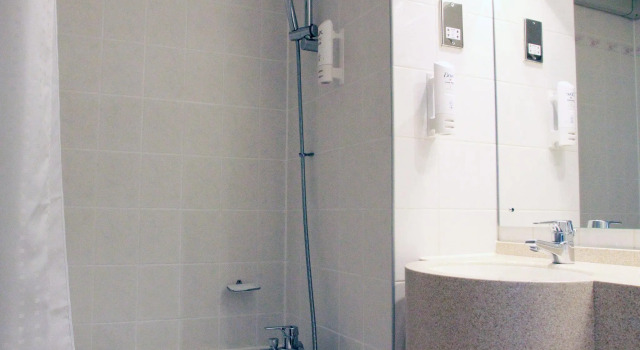 Четырёхместный номер Standard Holiday Inn A55 Chester West by IHG