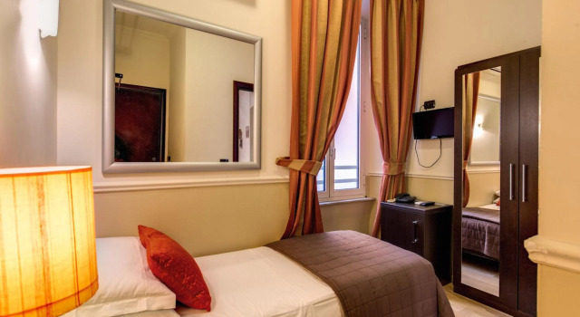 Everest Inn Rome