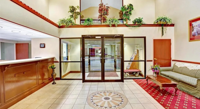 Days Inn Suites Airport Southwest, จอง โรงแรม ลุยส์วิลล์ Louisville Metropolitan Area