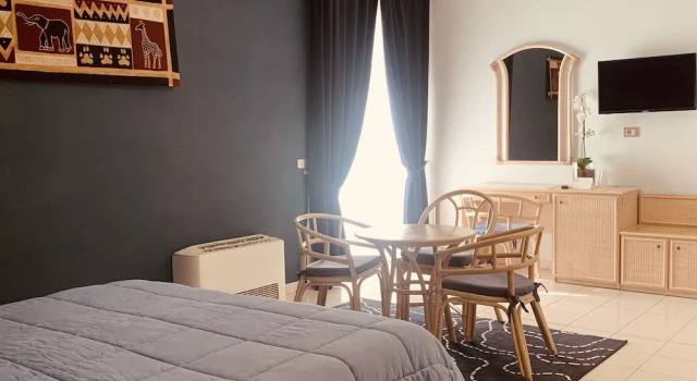 Трёхместный номер Deluxe с балконом и с видом на бассейн River Park Hotel