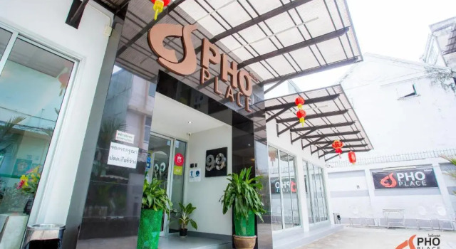 Кровать в общем номере Pho Place