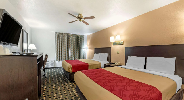 Четырёхместный номер Standard Econo Lodge La Junta