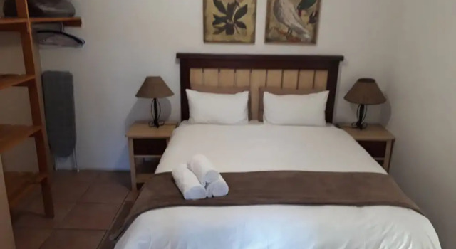 Коттедж Tourist Lodge Gansbaai