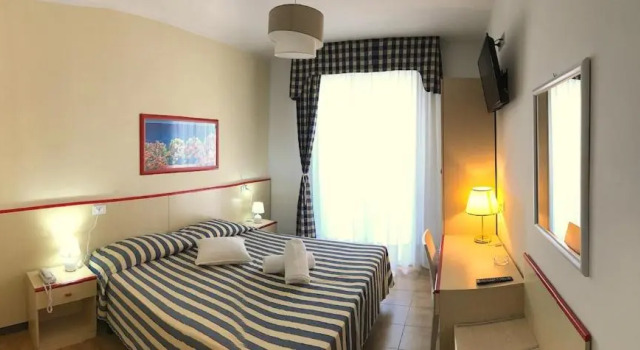 Трёхместный номер Standard Hotel Riviera