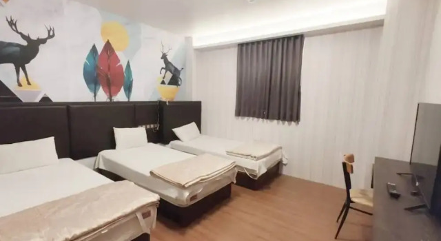 Трёхместный номер Standard Royal Business Hotel