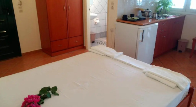 Fantastico Studios #2, Rezerwuj Hotel Kalamitsi 