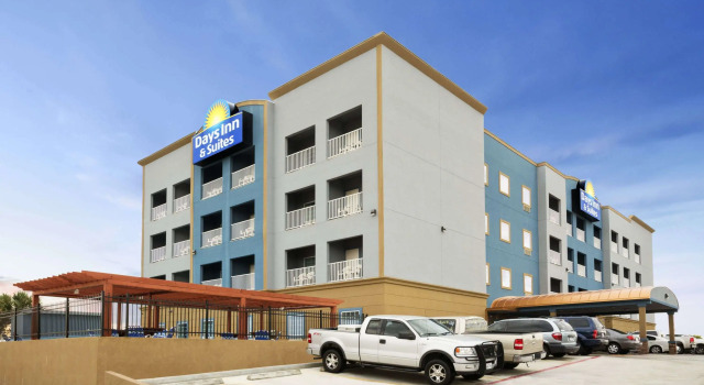 Days Inn & Suites by Wyndham Galveston West/Seawall, Забронировать Отель Отели Галвестон с бассейном, рядом с Центр развлечений и картинга Галвестона, Бассейн