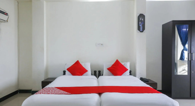 Люкс Standard OYO 67644 D-qube Hotels