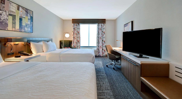 Четырёхместный номер Standard Hilton Garden Inn Kalamazoo Downtown