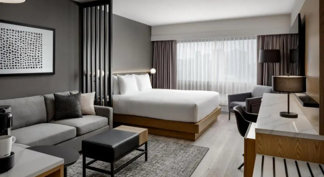 Номер Standard Hotel Place Dupuis Montréal Downtown - An Ascend Hotel Collection