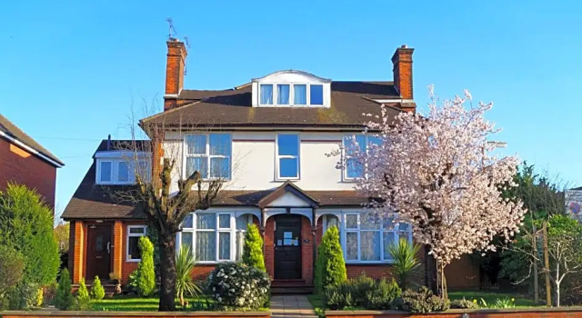 Ricky Road Guest House, Забронировать Гостевой дом Уотфорд Хартфордшир, рядом с Watford Palace Theatre