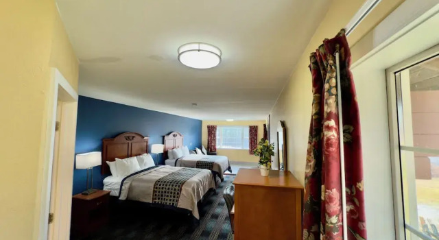 Четырёхместный номер Standard с видом на горы Swiss Chalets Village Inn