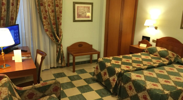 Hotel Aberdeen, Забронировать Отель Отели Рима с завтраком, рядом с Универмаг La Rinascente, Завтраки
