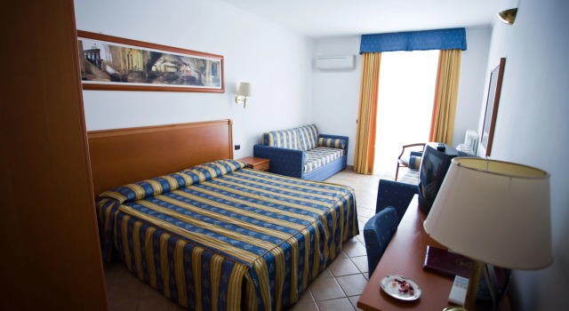 Palace Hotel San Michele, Rezerwuj Hotel Hotele w Foresta Umbra z basenem, Basen
