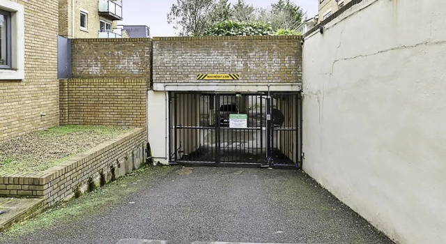 Charming Centrally Located Wimbledon Flat