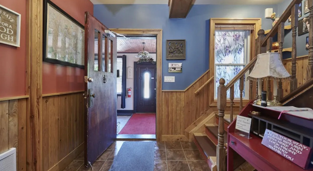 The Inn, Book Guesthouse Gravenhurst Muskoka
