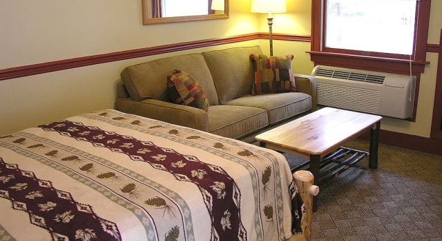 Mountaintop Lodge at Lake Naomi, Book Hotel Pocono Pines Monroe County
