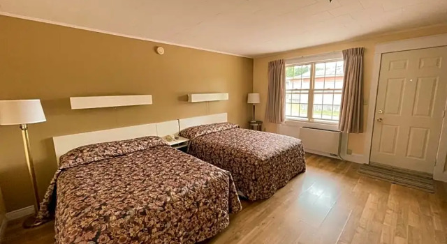 Четырёхместный номер Standard Silverwood Motel
