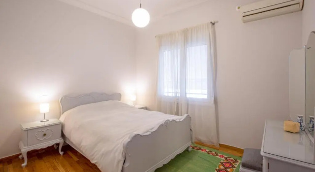 Acropolis Now! 2BR in central Athens, Забронировать Отель Неос-Космос Афины, рядом с Холм Филопаппос