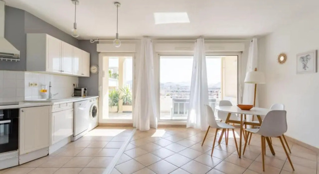 Appartement Standing Marseille 4 pers Clim Parking, Забронировать Апартаменты/квартира Отели Марселя с парковкой, рядом с Национальный театр Марселя Ла Крие, Парковка