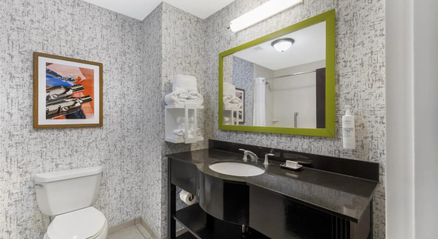 Четырёхместный номер Standard Hampton Inn Birmingham/Leeds
