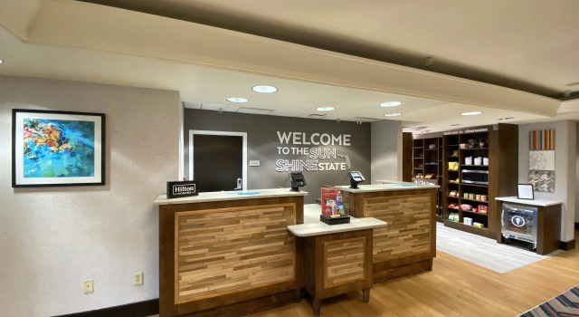 Hampton Inn & Suites Clearwater/St. Petersburg-Ulmerton Road, Book Hotel 3-stjernede hoteller i Largo, 3*