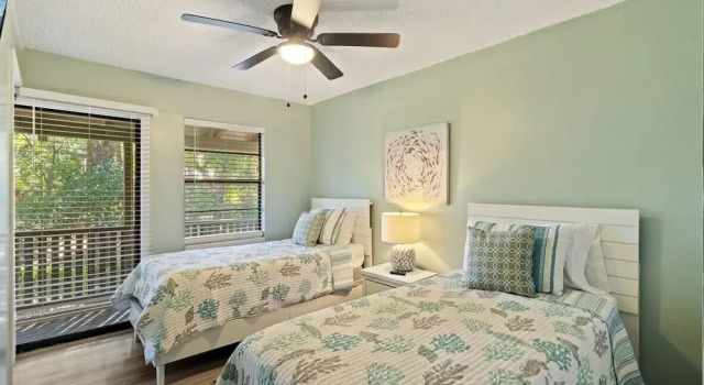 Hilton Head 3BR Retreat Pool, Dining & Shops, Забронировать Дом для отпуска Коттеджи Южной Каролины, Коттедж