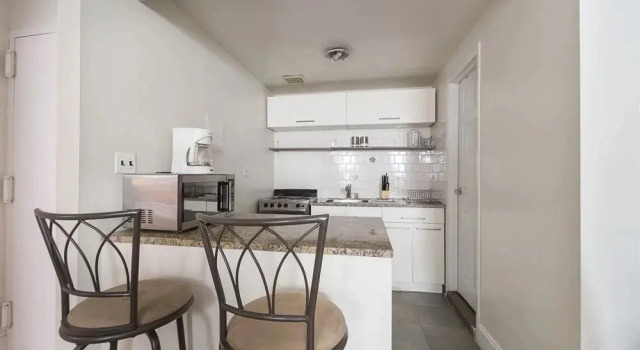 Spacious 2 Bedroom in Times Square - West 46 Street - SFU 45729, Забронировать Отель Нью-Йорк Нью-Йоркская агломерация, рядом с Театр «Лант-Фонтэнн»