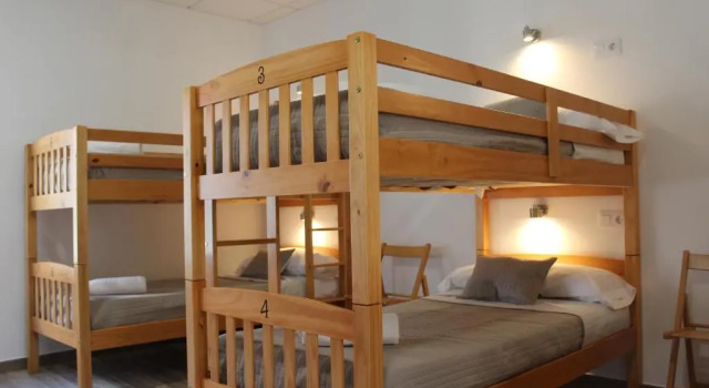 Кровать в общем номере Pensión Albergue O Pedregal