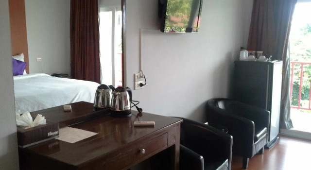 Aunruen Residence & Restaurant, Rezervovat Hotel Warin Chamrap 