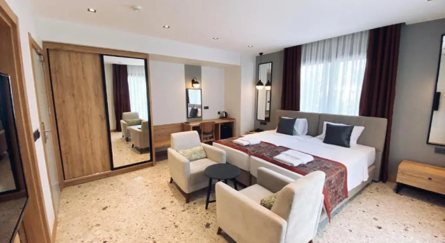 Двухместный номер Deluxe с балконом Avilia Suites