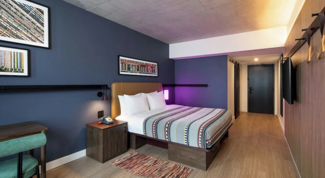Moxy Montreal Downtown, Reserva ahora Hotel Hoteles en Montreal con piscina, cerca de Quebecor, Piscina