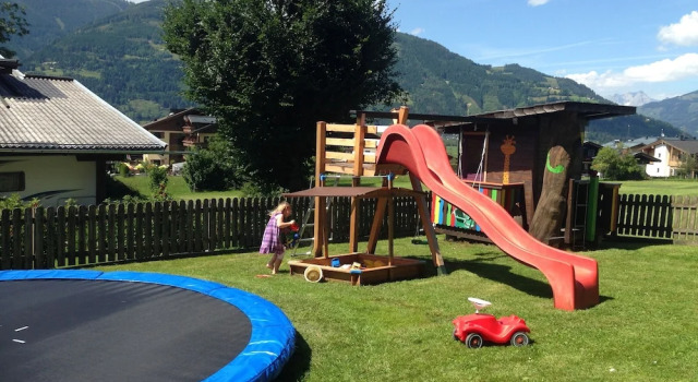 Апартаменты Classic с балконом и с видом на сад Haus Voglreiter - inkl Sommerkarte, zentrale und ruhige Lage, Garten mit Spielplatz