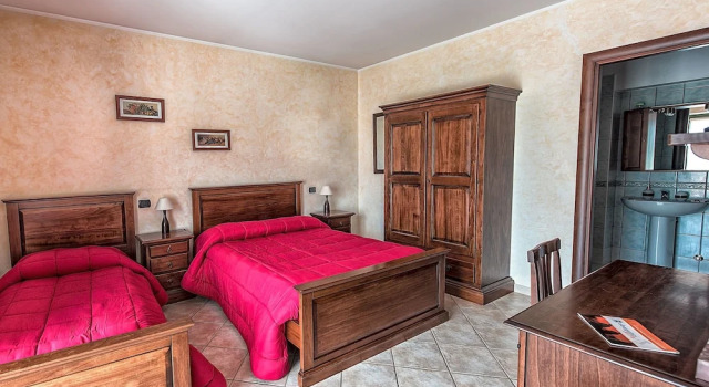 Трёхместный номер Standard с балконом и с видом на горы Hotel Casa Didé