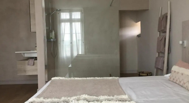 Двухместный номер Deluxe с балконом B&B La Mirande de Saint-Clar