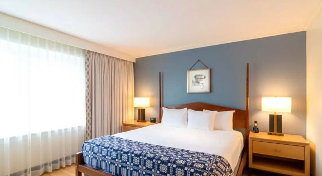 Полулюкс Williamsburg Lodge, Autograph Collection